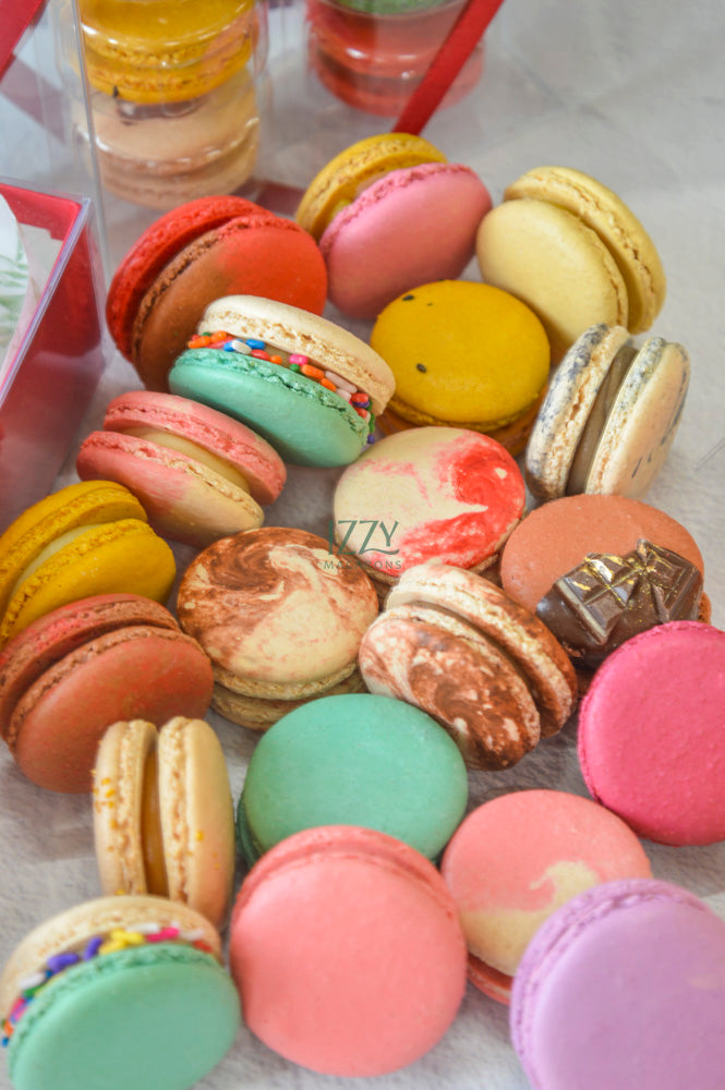 10 Macarons - Build your Gift Clear Box