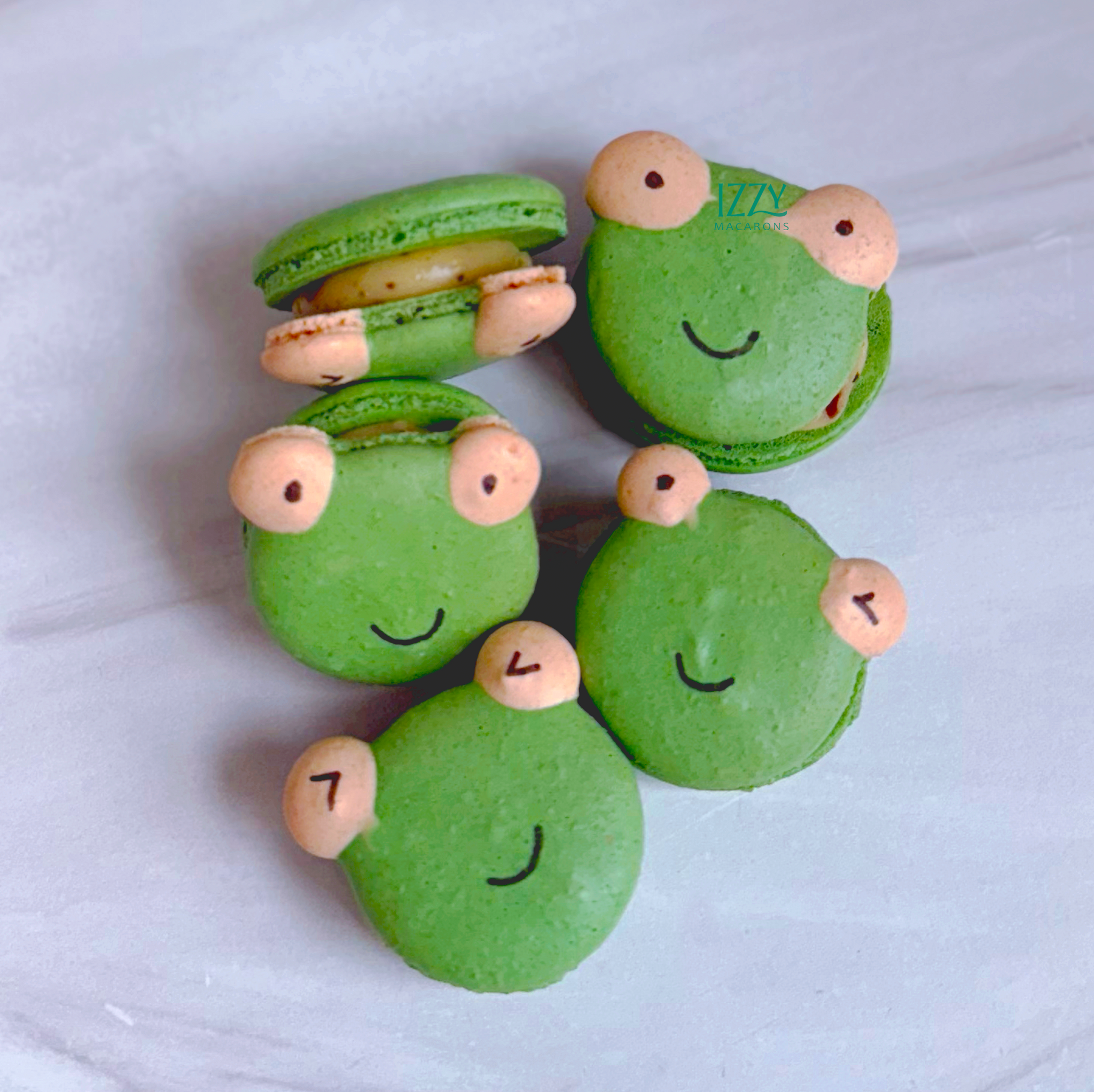 Frog Macarons – Izzy Macarons