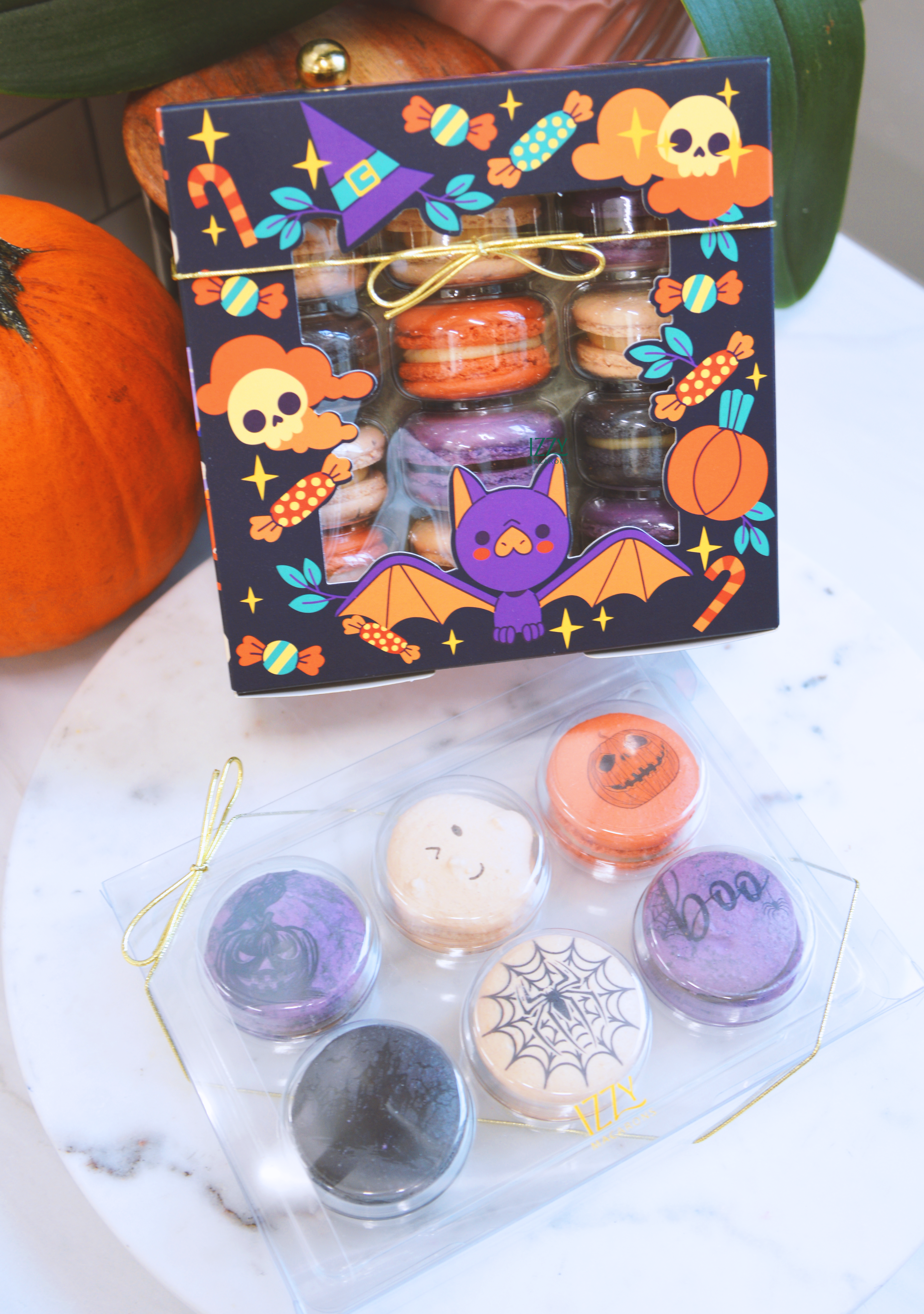 Mummy Macarons - Halloween Macarons