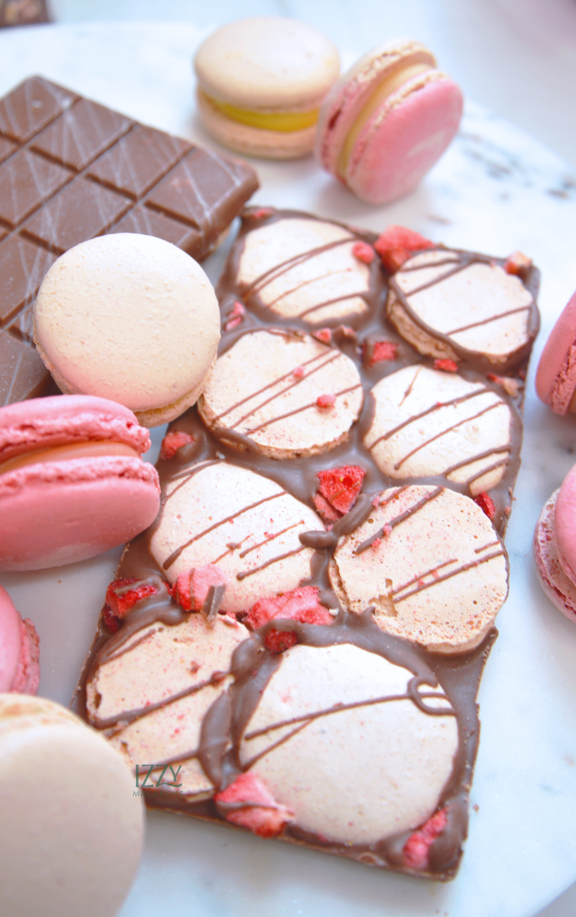 Macaron Crunch Bar - Chocolate Strawberry