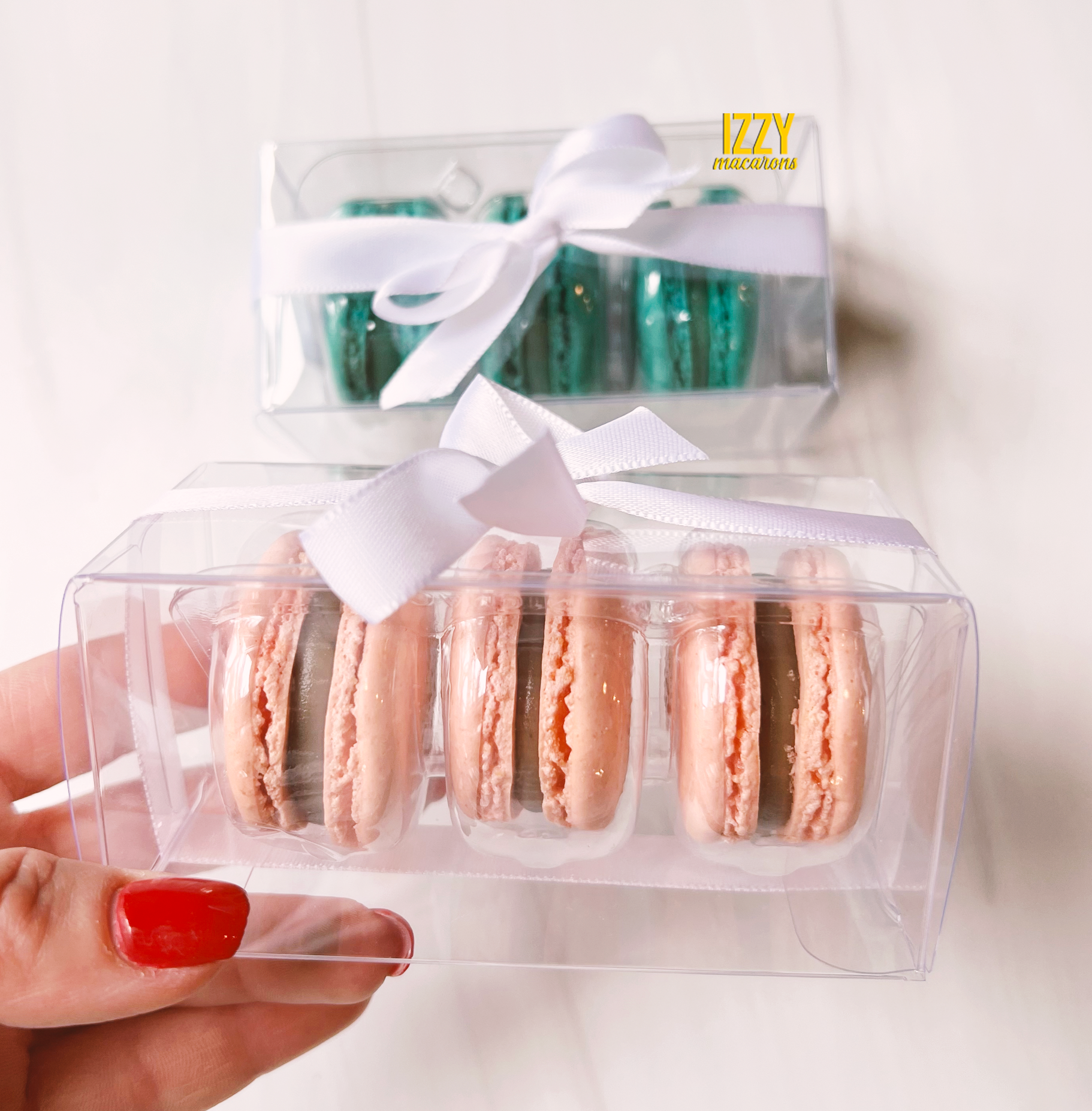 Macaron party favors of 3