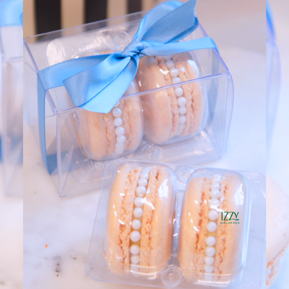 Pearl Party Favor - 2 Macarons