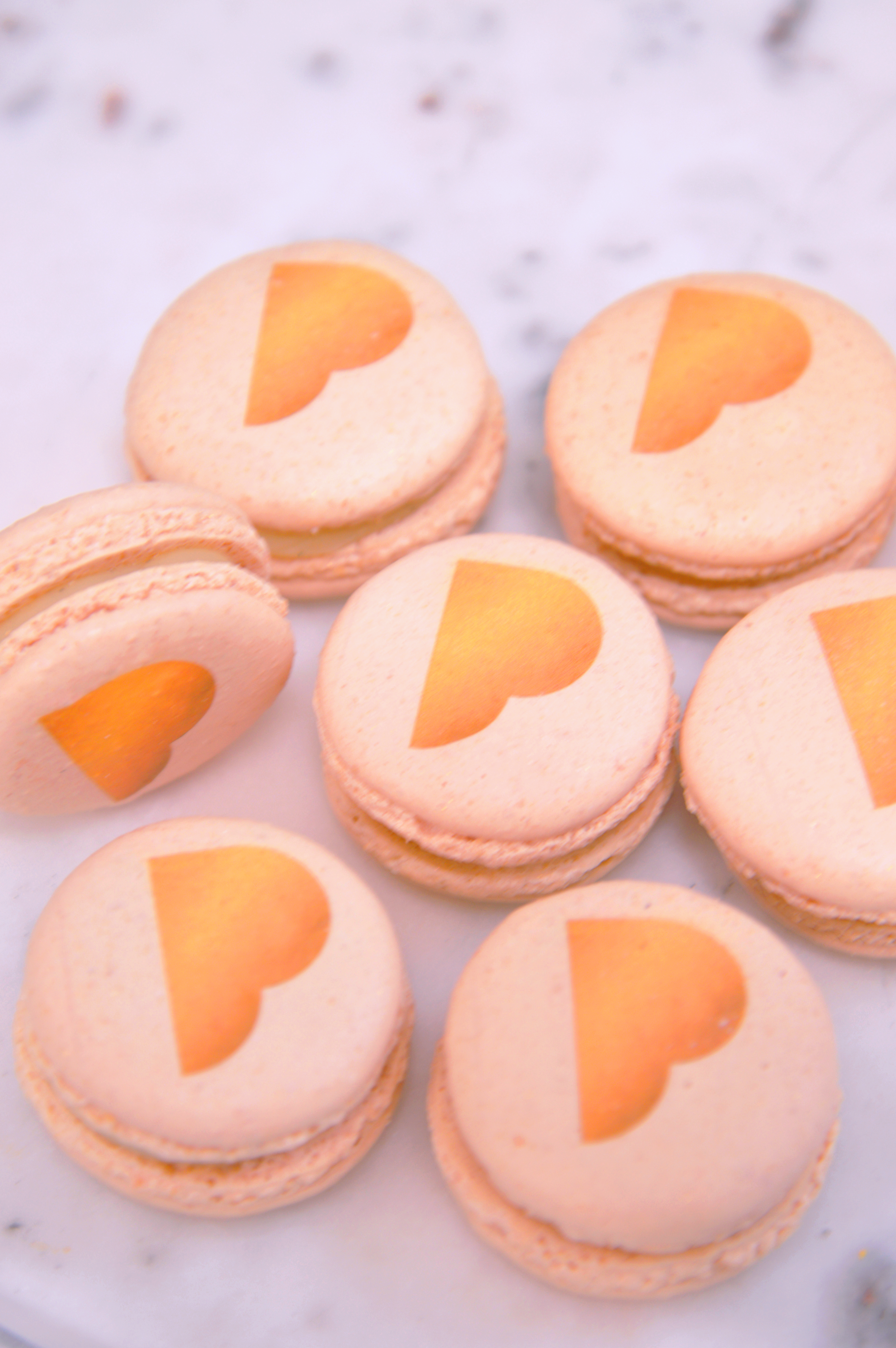 400 Logo Macarons - White with "P" logo