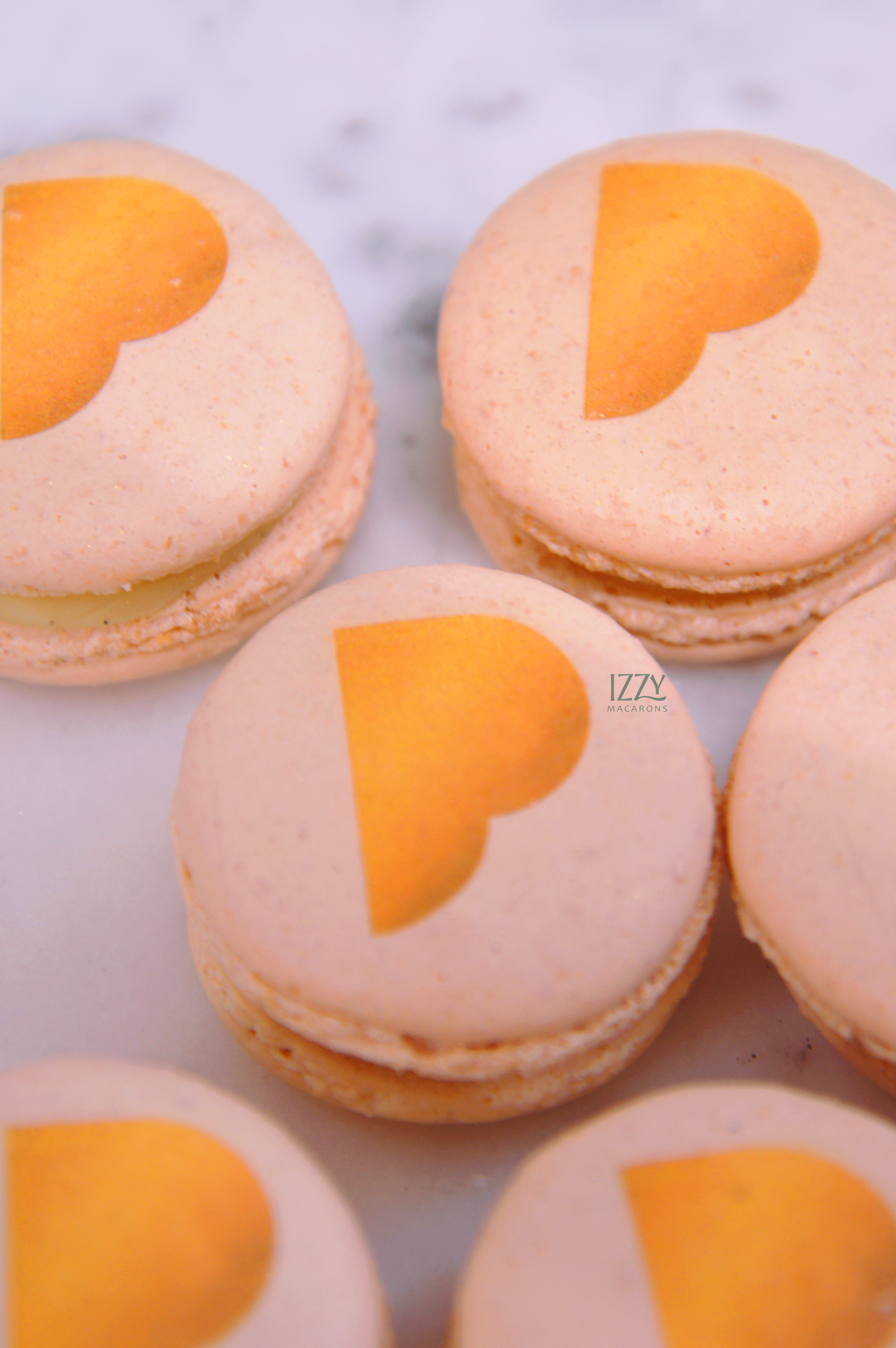 400 Logo Macarons - White with "P" logo