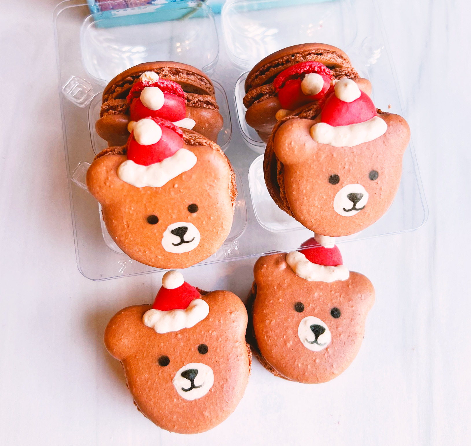 teddy bear christmas macarons