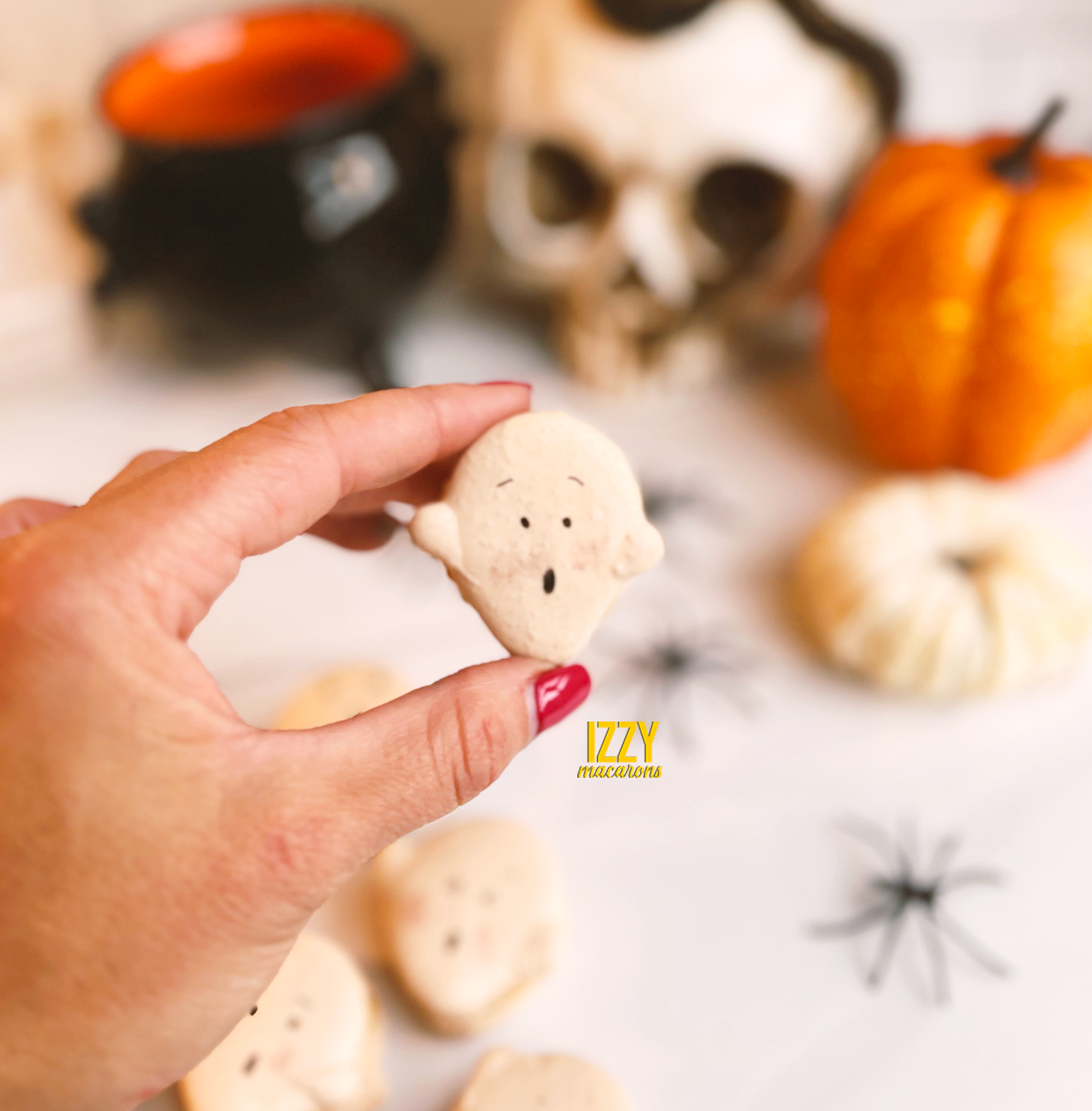 Ghost Macarons - Halloween 2023 - Izzy Macarons