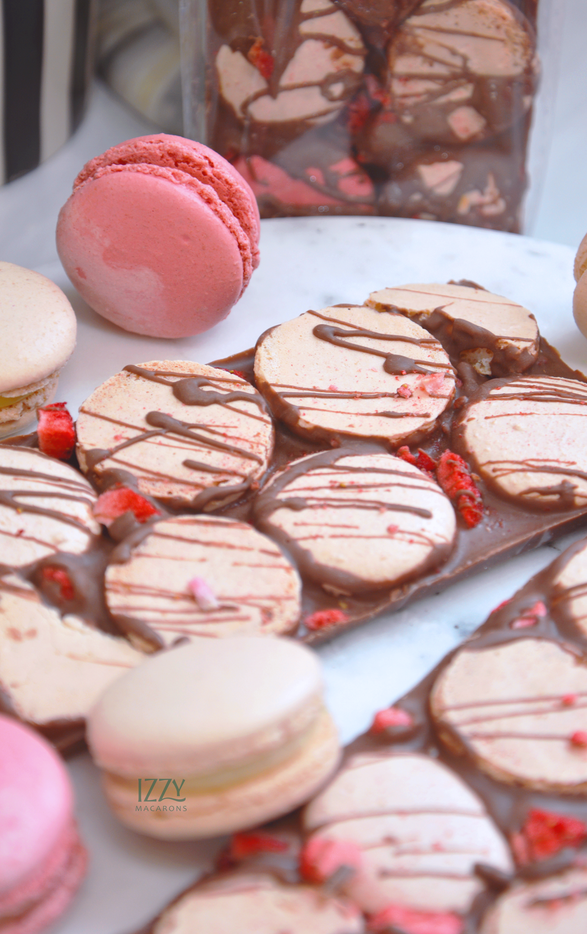 Macaron Crunch Bar - Chocolate Strawberry