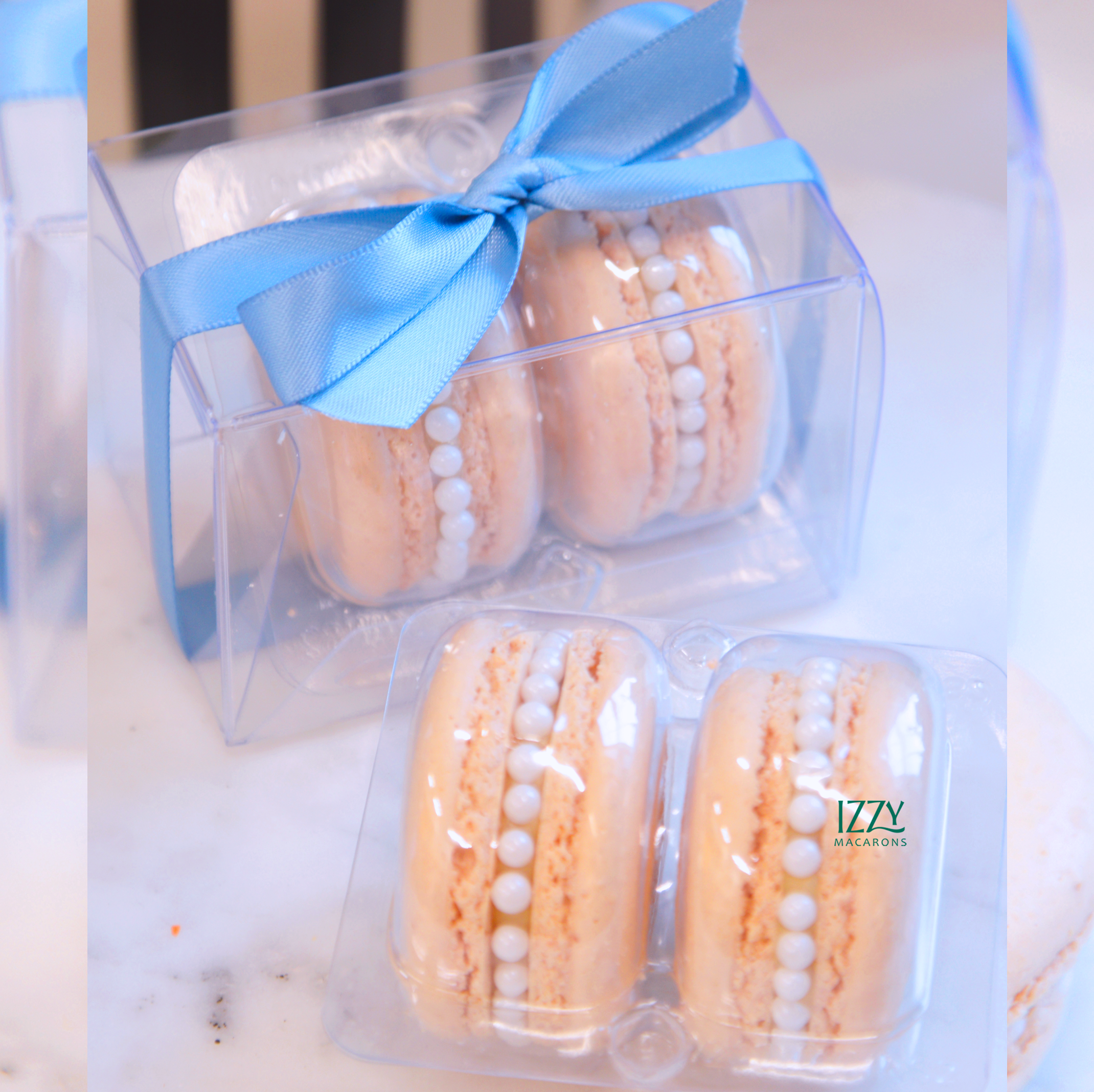 Pearl Party Favor - 2 Macarons