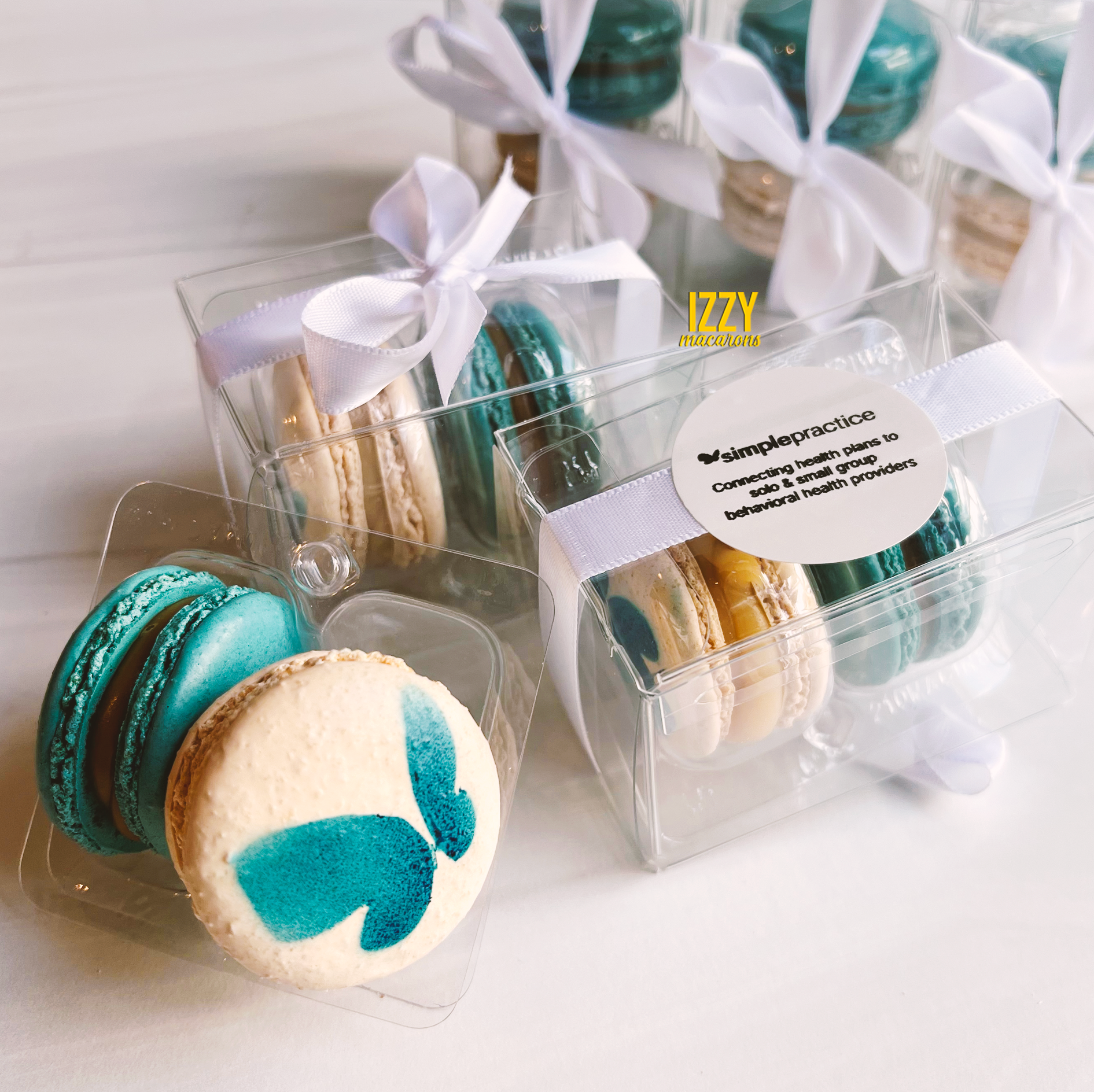 Customized Party Favor Macarons - Izzy Macarons