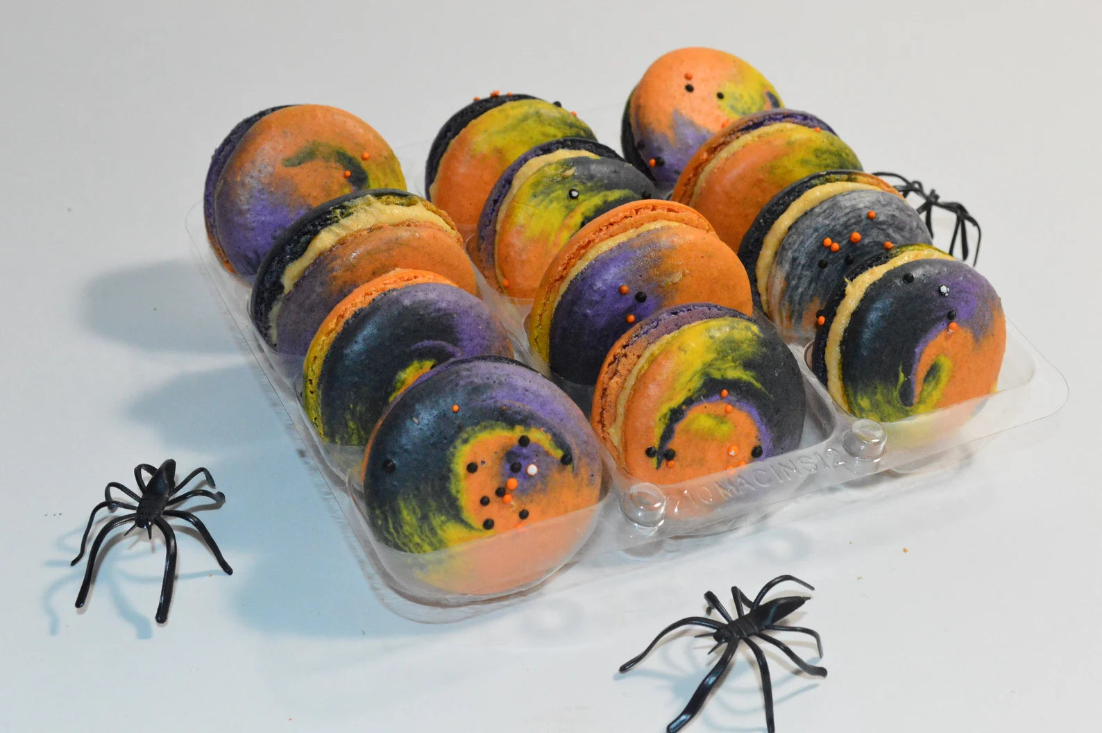 Halloween Swirls - 12 Macarons - Izzy Macarons