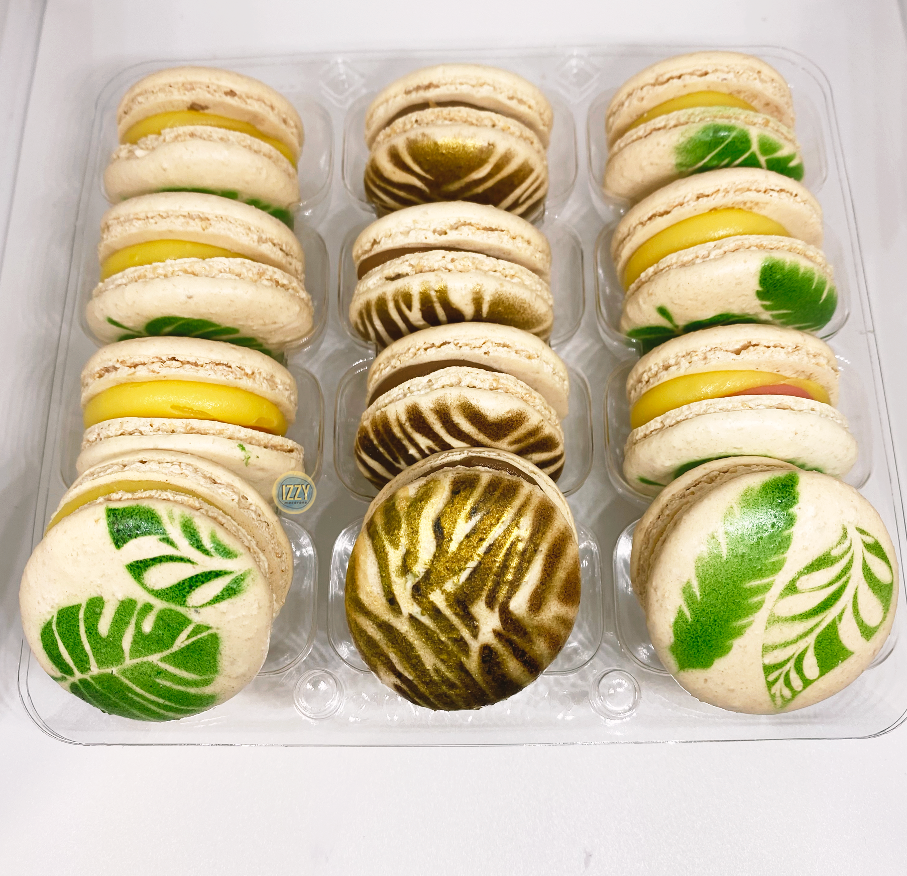 Tropical Leafs Macarons - Izzy Macarons