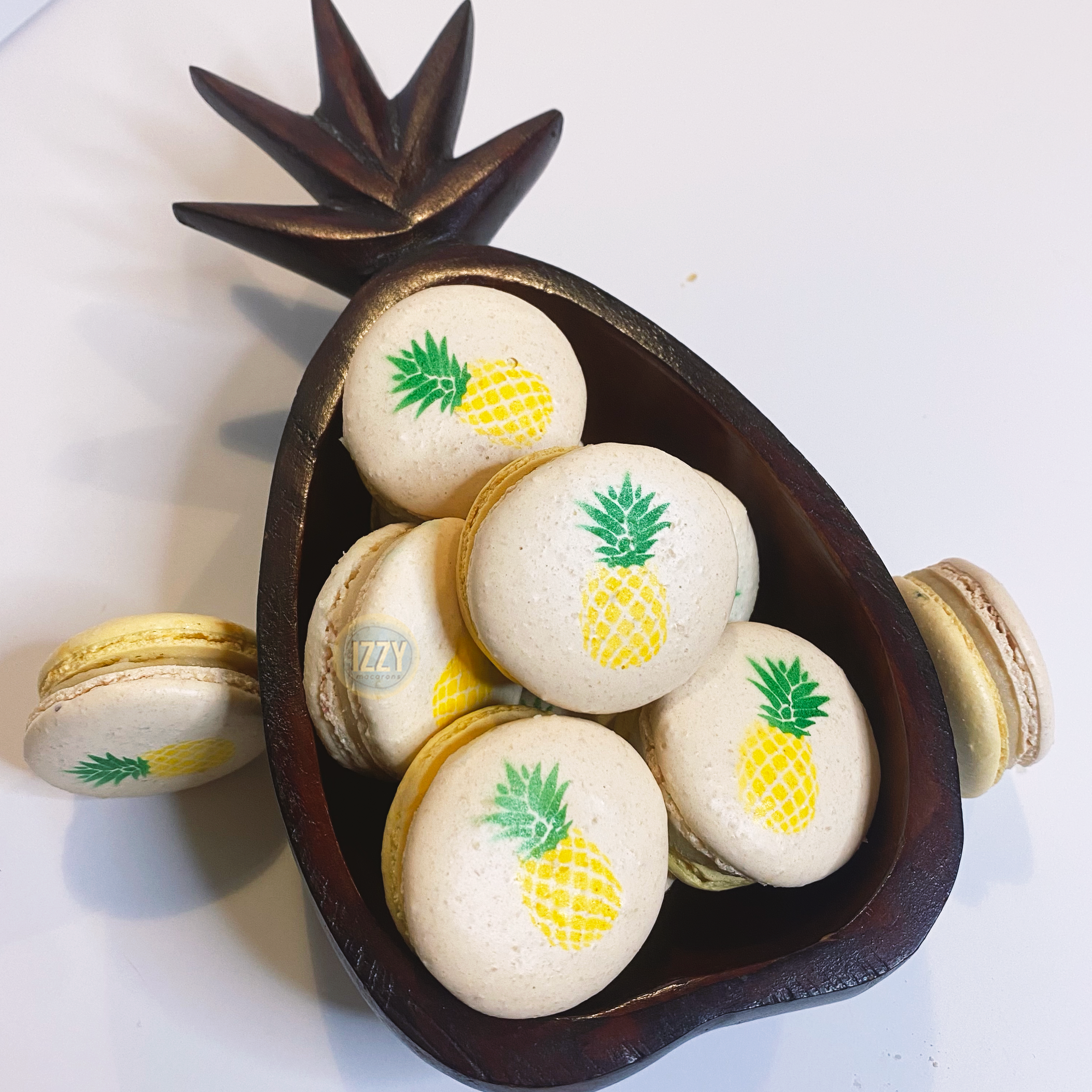 Pineapple Designs Macarons - Izzy Macarons